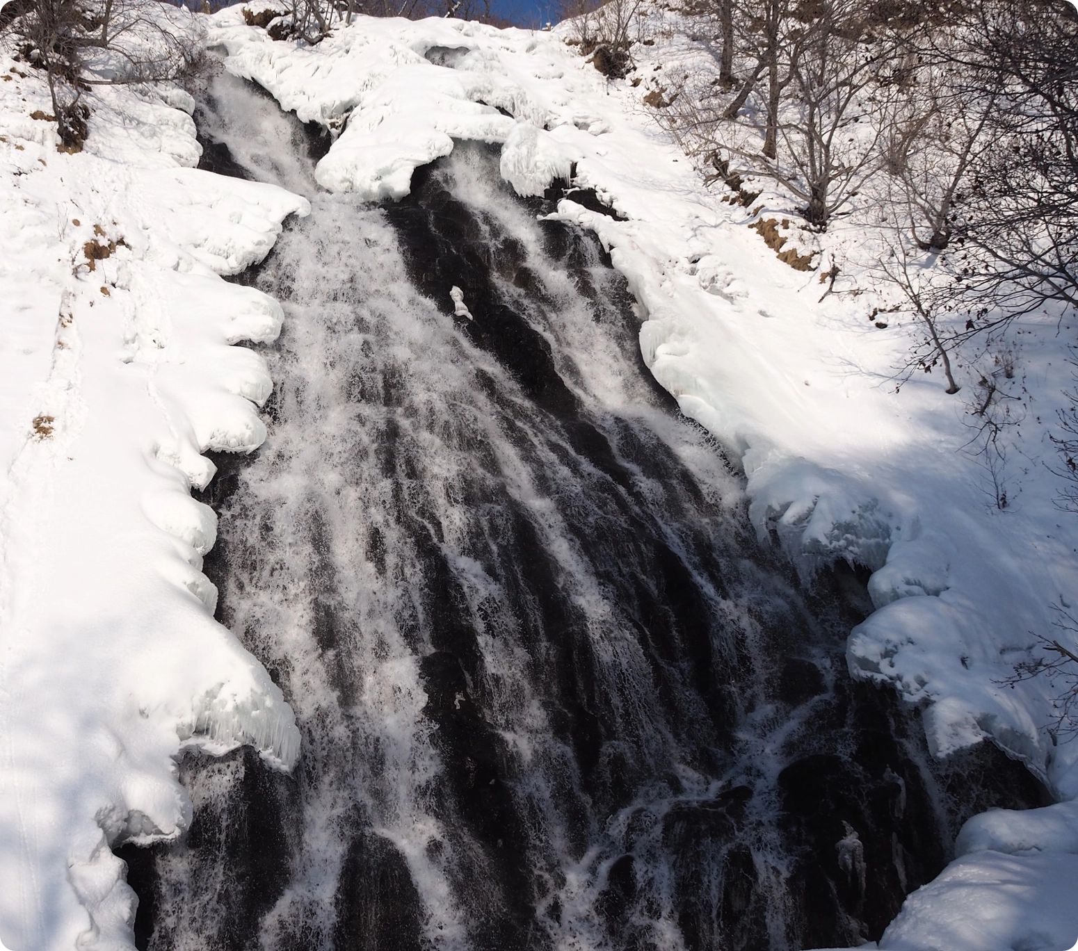 Ice waterfall of Oshinoshin Falls